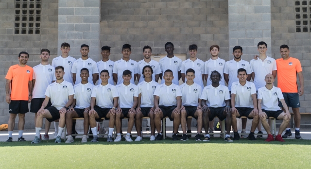 Foto de equipo en el campo de fútbol