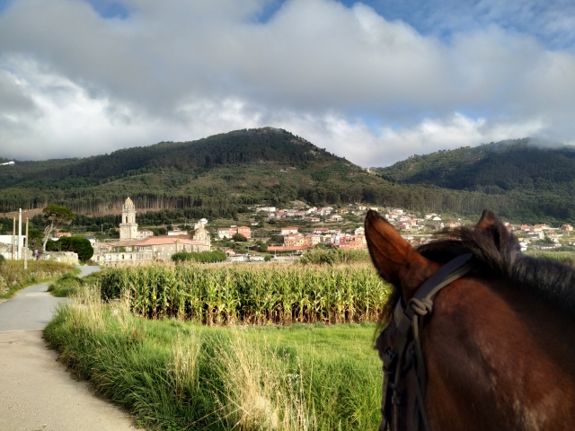 A las afueras del pueblo con el caballo