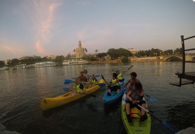 Avvicinamento alla Torre de Oro in canoa 