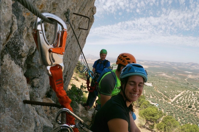  Amici sulla via ferrata a Malaga 