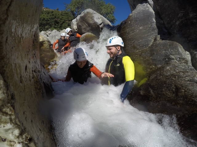Team building haciendo barranquismo