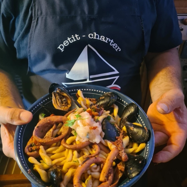 e-19754619-paella-para-dos-en-la-costa-de-barcelona171343667017134366856884.jpg