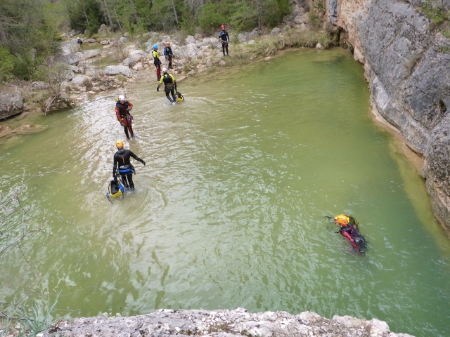 Saliendo de la piscina del barranco