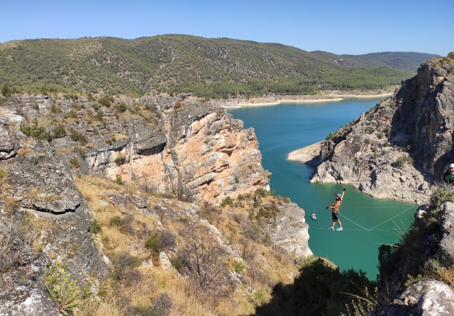 Atravesando el punte colgante