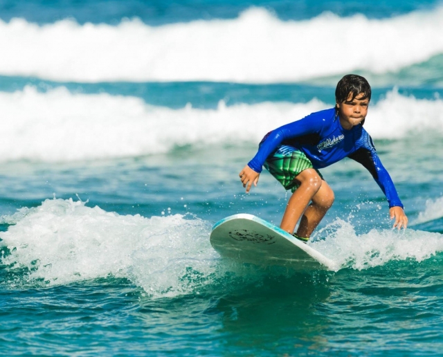 Nuestro joven surfer del campamento