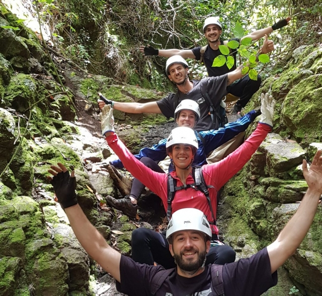 Barranquismo en grupo en Río Superior