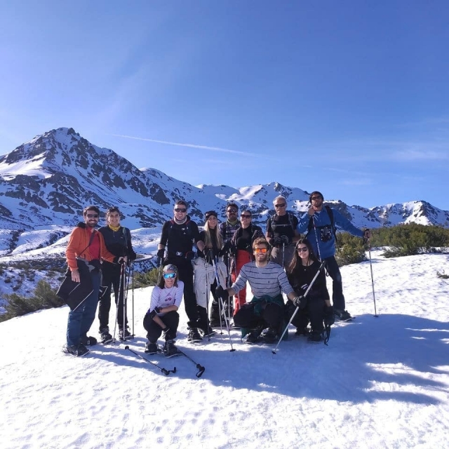  Outing with snowshoes among friends 