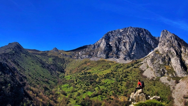  Admiring the mountain range from the top 
