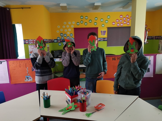 Taller de manualidades en el centro