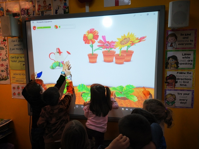 Jugando y aprendiendo con la pantalla