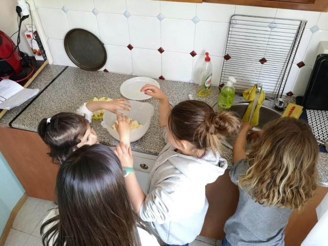 Sus primeros pinitos en la cocina