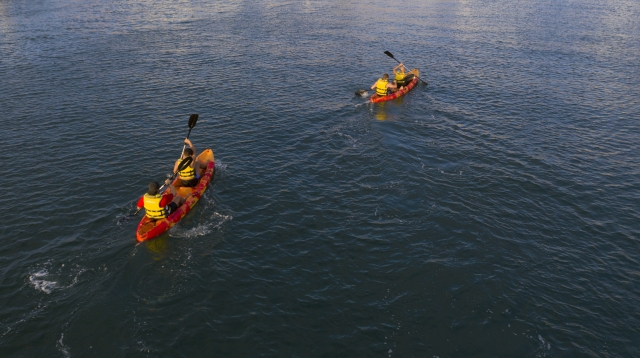  Avanzando con i kayak sulla costa di Gijón 