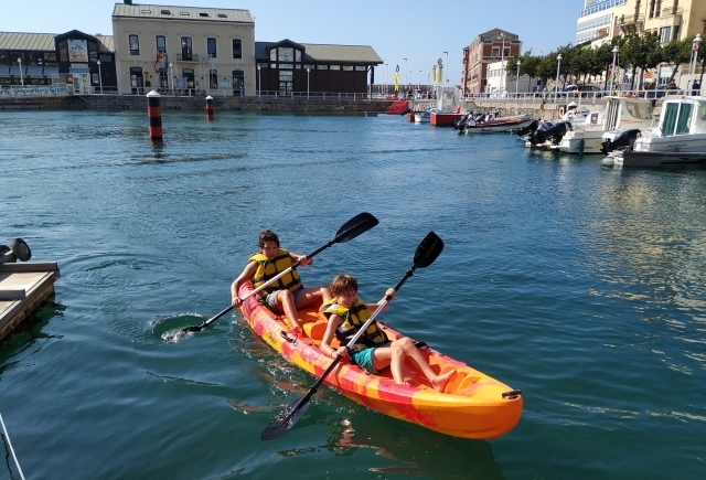  Bambini a bordo del kayak 