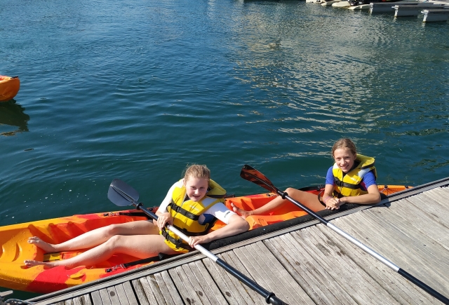  Partenza con il kayak dal porto 