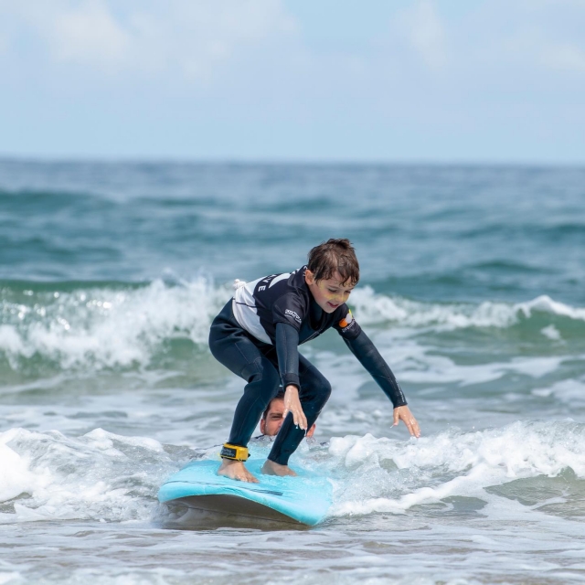  Cours de surf au camp 
