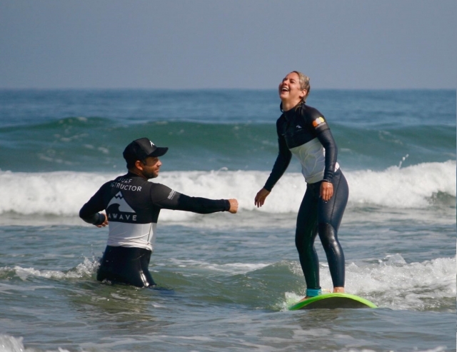  Rires pendant l'entraînement de surf