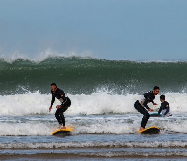  Surfer à Somo avec des amis 