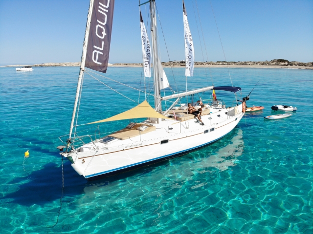 Nuestro velero en la Costa Blanca 