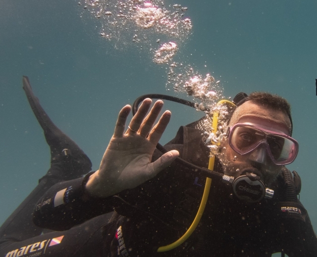  Saying hello to camera from the bottom of the sea 