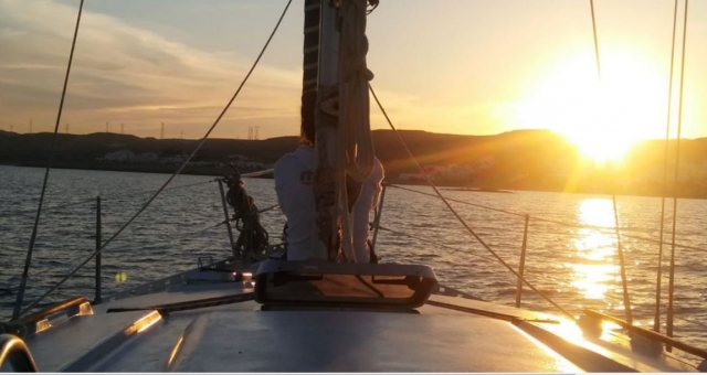  Sunset on board the sailboat 