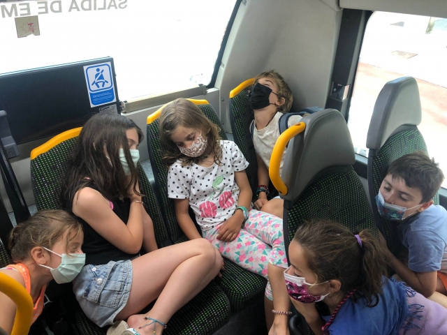 Cansados en el bus