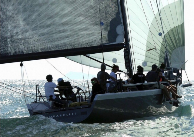 Navegando con amigos a bordo del velero