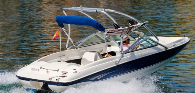 En la lancha para la sesión de wakeboard