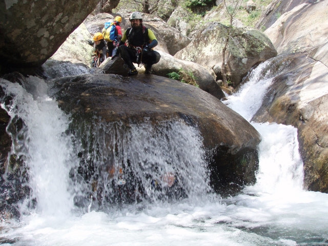  Sous la cascade du ravin de Papúos 