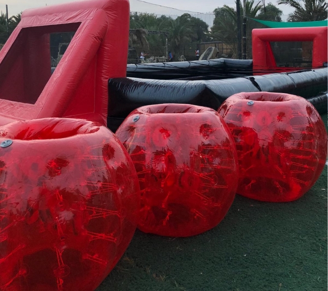  健身房中的 Zorbing 游戏 