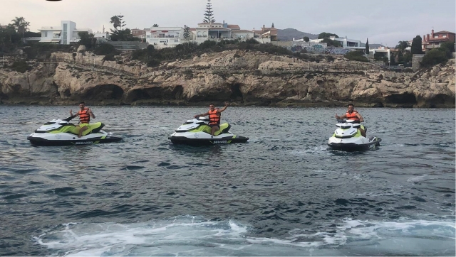 Ruta con amigos en jet ski