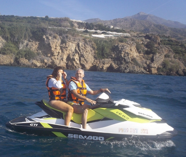 Recorriendo el litoral malagueño en jet ski