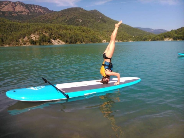  在 La Llosa del Cavall 进行 SUP 瑜伽 
