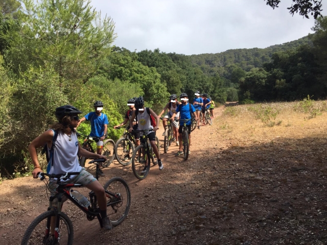 Excursión en bici con amigos