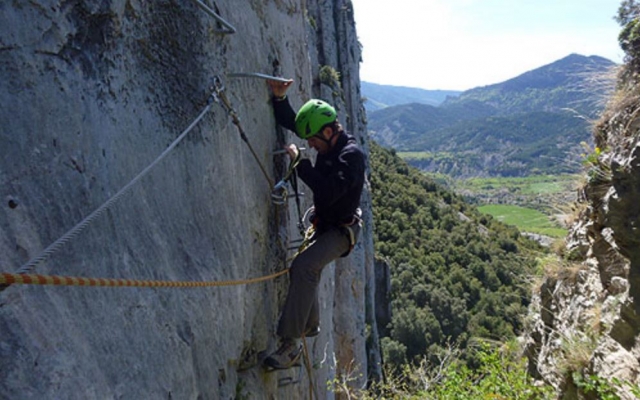 e-19755268-via-ferrata-en-el-pirineo-argones15868801744377.jpg