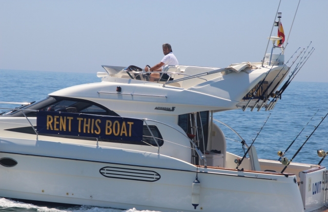  Kapitän an Bord der Yacht 