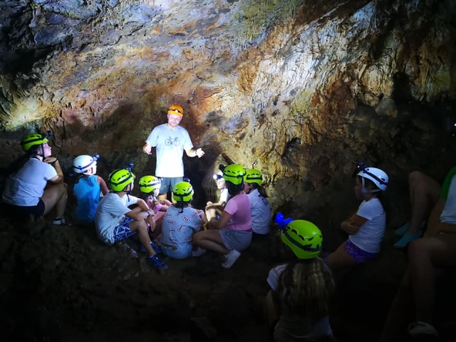 Rutas de espeleologia con los peques