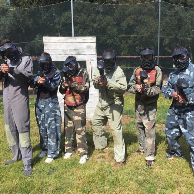 e-19755519-apuntando-con-la-marcadora-de-paintball15906617827100.jpg