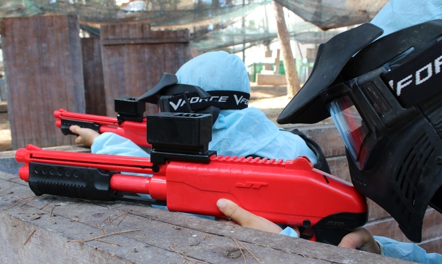 Partita di paintball con gli studenti del campo 
