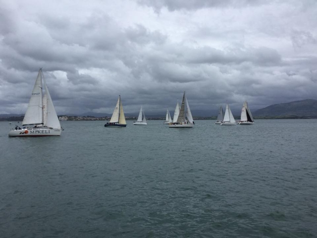 Regata en día nublado