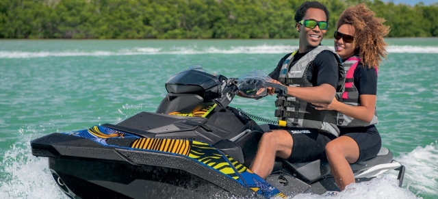A bordo de la moto de agua biplaza