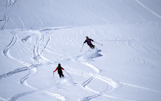 Esquiando con amigos en Baqueira Beret