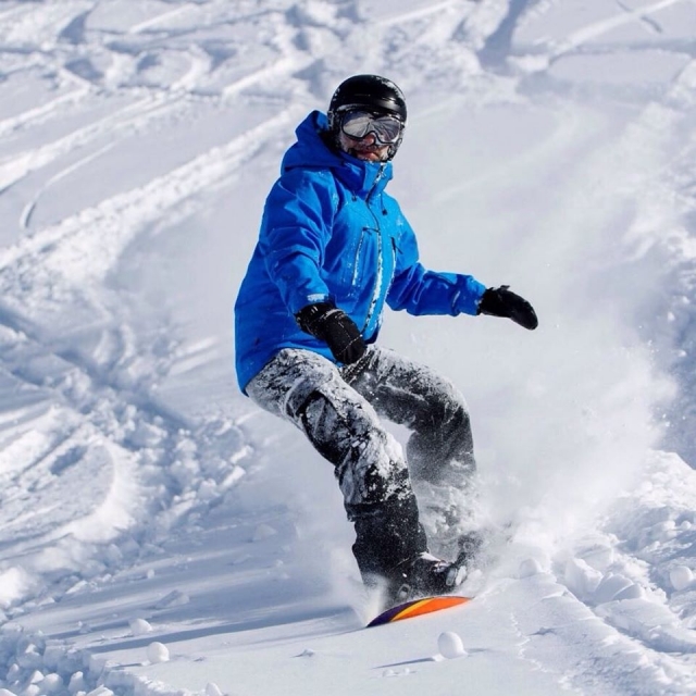 Haciendo snowboard en Baqueira Beret