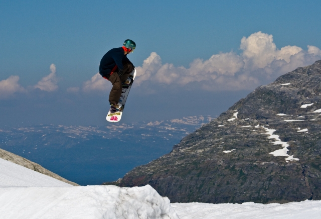 Acrobacias de snowboard en Baqueira Beret 