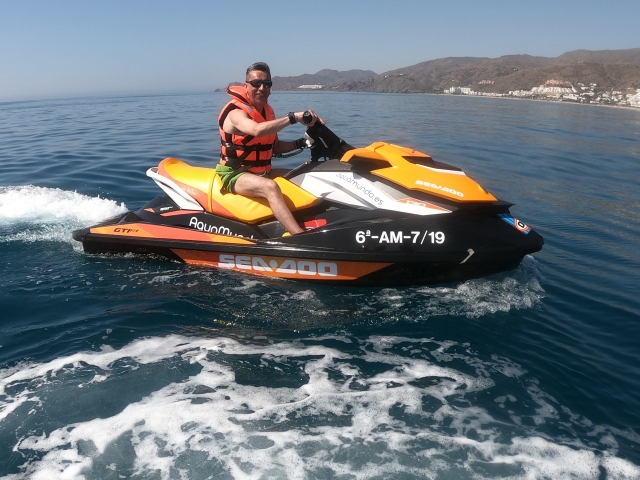 A bordo de la moto de agua