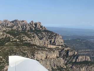 res_o-66764-vuelo-en-avioneta_de_gloria-lumbreras-callejon_1778055547927.jpeg