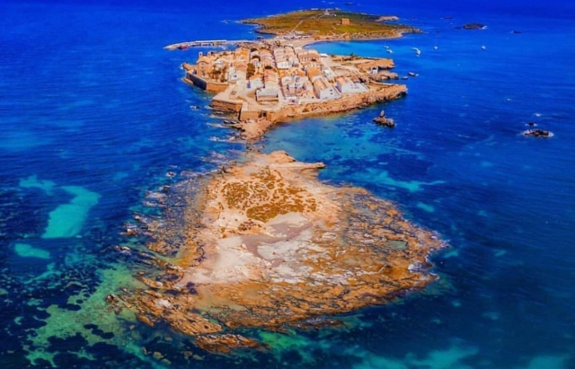 Descubre la isla de Tabarca en moto de agua