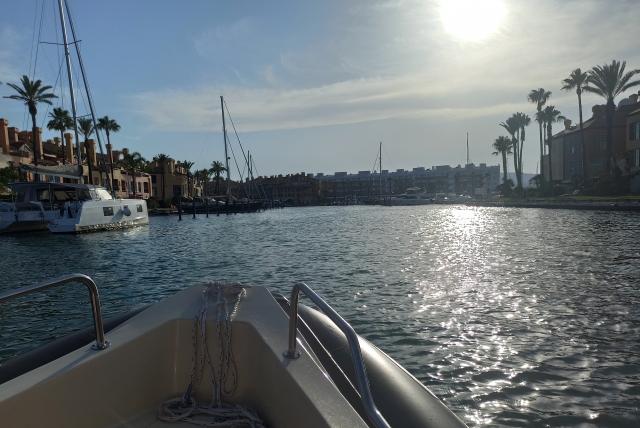  乘船离开索托格兰德港 