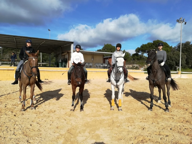 中心的马术学生