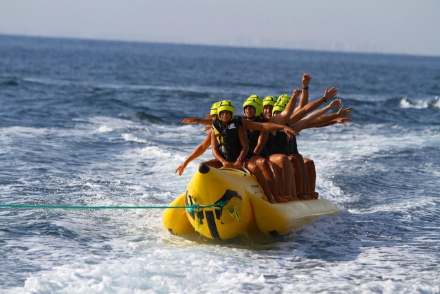  Alicante in banana boat 
