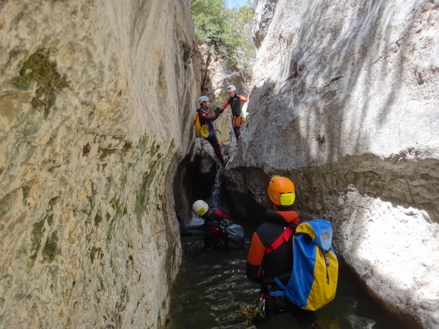  Tra le pareti rocciose del burrone 